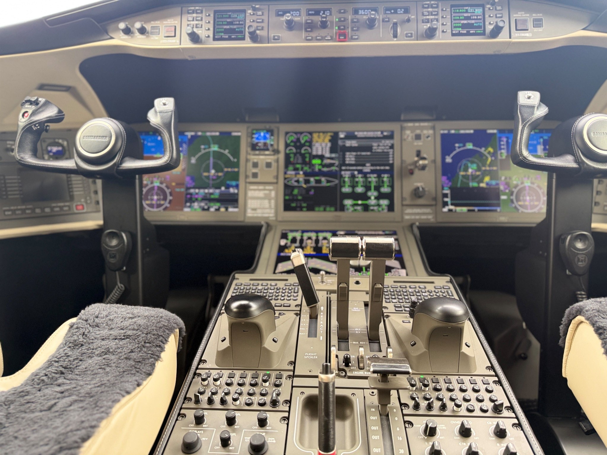 Business jet cockpit centre console